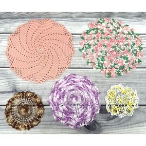 LOT OF 5 VINTAGE ROUND  CROCHET DOILIES  - PINK PURPLE YELLOW BROWN       *23